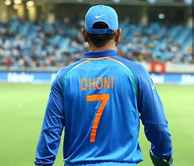 dhoni-jersey-retire